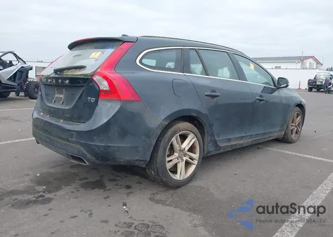2015 Volvo V60 T5 Premier z USA, uszkodzony, nr VIN YV126MEB0F1193000